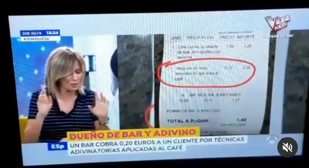 Captura televisiva sobre el ticket de Avenida 55 y las técnicas adivinatorias aplicadas al café.
